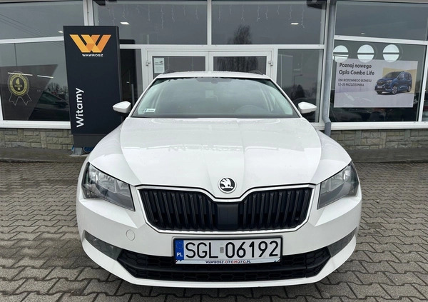 Skoda Superb cena 64900 przebieg: 214540, rok produkcji 2017 z Boguchwała małe 79